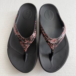 Size 9W - OOFOS Women's Splash Print Thong Flip Flop Sandals